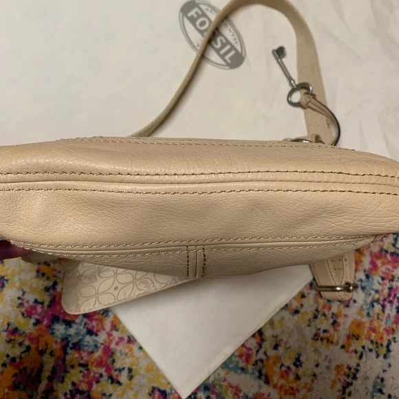 Fossil Live Long Vintage 1954 Blonde Leather Brass Key Adjustable Crossbody Bag - Picture 7 of 13